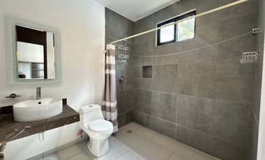 EN RENTA CASA AMUEBLADA Y CON PANELES SOLARES, PRIVADA KANAN | CONKAL |