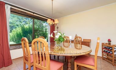 Parcela con Dos Casas en Condominio Consolidado: Espacio, Privacidad y Gran Plusvalía.