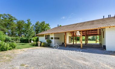 Parcela con Dos Casas en Condominio Consolidado: Espacio, Privacidad y Gran Plusvalía.