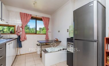 Parcela con Dos Casas en Condominio Consolidado: Espacio, Privacidad y Gran Plusvalía.