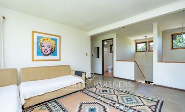 Parcela con Dos Casas en Condominio Consolidado: Espacio, Privacidad y Gran Plusvalía.