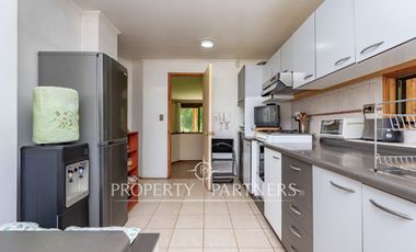 Parcela con Dos Casas en Condominio Consolidado: Espacio, Privacidad y Gran Plusvalía.