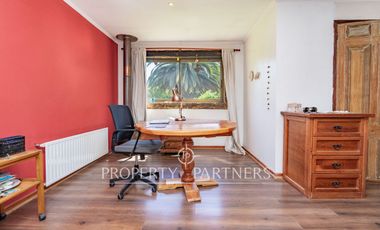 Parcela con Dos Casas en Condominio Consolidado: Espacio, Privacidad y Gran Plusvalía.