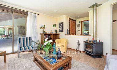 Parcela con Dos Casas en Condominio Consolidado: Espacio, Privacidad y Gran Plusvalía.