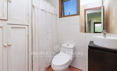 Parcela con Dos Casas en Condominio Consolidado: Espacio, Privacidad y Gran Plusvalía.