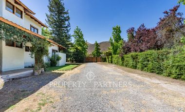 Parcela con Dos Casas en Condominio Consolidado: Espacio, Privacidad y Gran Plusvalía.