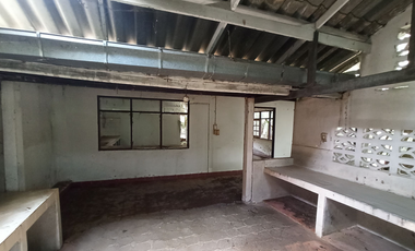 Two one-story detached houses for sale, Bo Ploi, Kanchanaburi, good location, next to the main road. Nearby areas are low to medium density residentia
