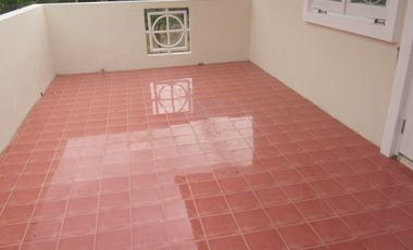 บ้านเดี่ยว 2 ชั้น วิจิตราธานี บางนา-ตราด ทำเลที่สะดวกต่อการเดินทาง โดยสามารถเข้า-ออกได้จาก ถนนบางนา-ตราด (ทางหลวงหมายเลข 34)