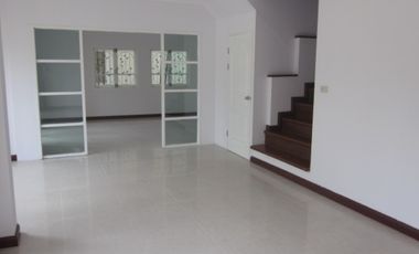 บ้านเดี่ยว 2 ชั้น วิจิตราธานี บางนา-ตราด ทำเลที่สะดวกต่อการเดินทาง โดยสามารถเข้า-ออกได้จาก ถนนบางนา-ตราด (ทางหลวงหมายเลข 34)