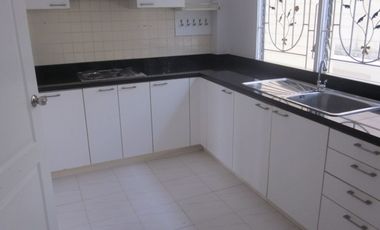 บ้านเดี่ยว 2 ชั้น วิจิตราธานี บางนา-ตราด ทำเลที่สะดวกต่อการเดินทาง โดยสามารถเข้า-ออกได้จาก ถนนบางนา-ตราด (ทางหลวงหมายเลข 34)