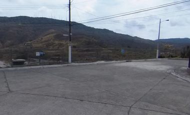 Se vende terreno bifamiliar con linda vista en sector medio