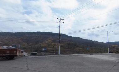 Se vende terreno bifamiliar con linda vista en sector medio