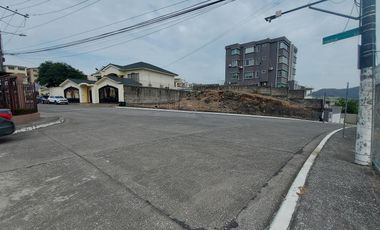 Se vende terreno bifamiliar con linda vista en sector medio