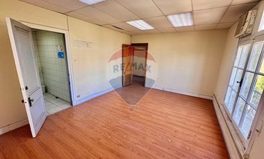 Se arrienda amplia oficina en centro Stgo