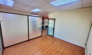 Se arrienda amplia oficina en centro Stgo