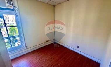 Se arrienda amplia oficina en centro Stgo