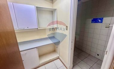 Se arrienda amplia oficina en centro Stgo