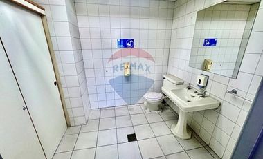 Se arrienda amplia oficina en centro Stgo