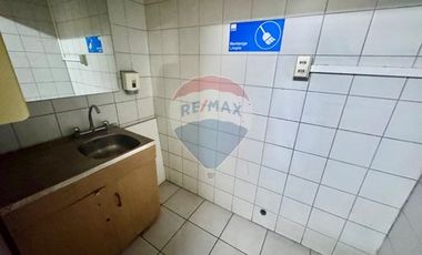 Se arrienda amplia oficina en centro Stgo