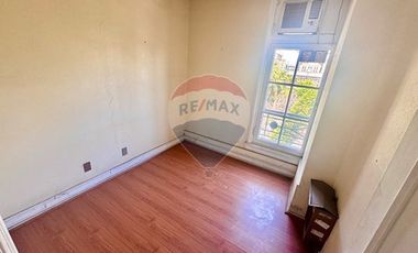 Se arrienda amplia oficina en centro Stgo