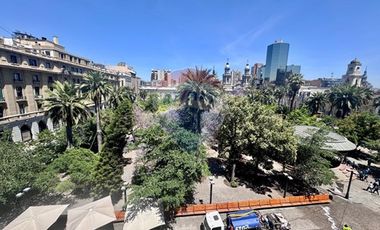 Se arrienda amplia oficina en centro Stgo