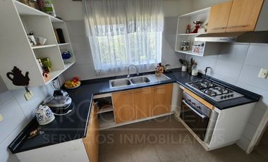 Casa En Venta En El Manzano Tiltil, 3d+3b Y 2e, Condominio Seguro