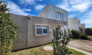 Casa En Venta En El Manzano Tiltil, 3d+3b Y 2e, Condominio Seguro
