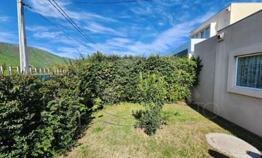 Casa En Venta En El Manzano Tiltil, 3d+3b Y 2e, Condominio Seguro