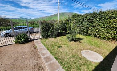 Casa En Venta En El Manzano Tiltil, 3d+3b Y 2e, Condominio Seguro