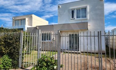 Casa En Venta En El Manzano Tiltil, 3d+3b Y 2e, Condominio Seguro
