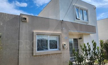 Casa En Venta En El Manzano Tiltil, 3d+3b Y 2e, Condominio Seguro