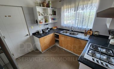 Casa En Venta En El Manzano Tiltil, 3d+3b Y 2e, Condominio Seguro