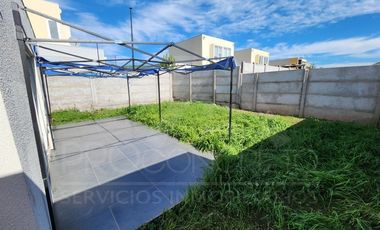 Casa En Venta En El Manzano Tiltil, 3d+3b Y 2e, Condominio Seguro