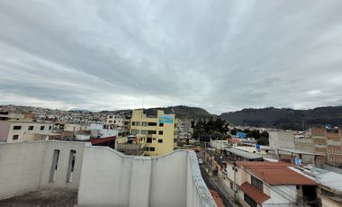 Casa Rentera en Venta con Local Comercial. Ambato