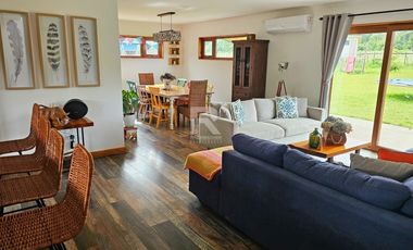 CASA CON ACCESO A RÍO EN TERRAZAS DEL MAULLÍN.