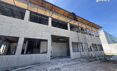 Galpón 2.100 m² de nave + 550 m² de oficinas