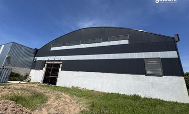 Galpón 2.100 m² de nave + 550 m² de oficinas