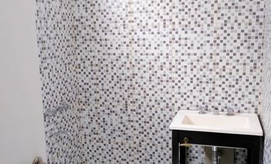 Deparmento 4 amb primer piso por escalera en plena zona comercial de Alvear Martinez. Muy luminoso!