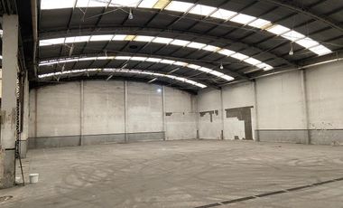 Alquiler Excelente Deposito de 1840 mts sobre Av. Calchaqui - Quilmes con ingreso para camion