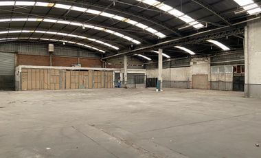 Alquiler Excelente Deposito de 1840 mts sobre Av. Calchaqui - Quilmes con ingreso para camion