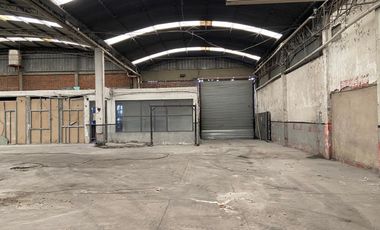 Alquiler Excelente Deposito de 1840 mts sobre Av. Calchaqui - Quilmes con ingreso para camion