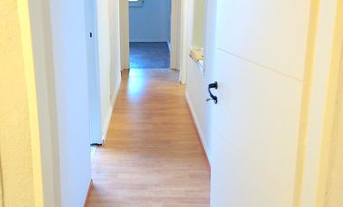 PH 4 amb primer piso por escalera en plena zona comercial de Alvear Martinez. Muy luminoso!