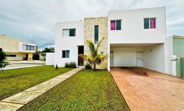 Casa en renta en Privada Bosques de Conkal