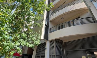 Alquiler - General Paz - 2 Dormitorios y 2 baños- Balcon frente!