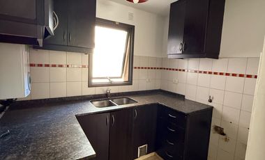 Alquiler - General Paz - 2 Dormitorios y 2 baños- Balcon frente!