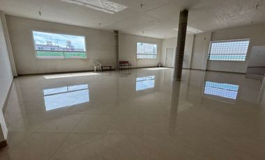 SALÓN DE FIESTAS CON 2 LOCALES COMERCIALES EN QRO. 8