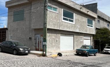 SALÓN DE FIESTAS CON 2 LOCALES COMERCIALES EN QRO. 8