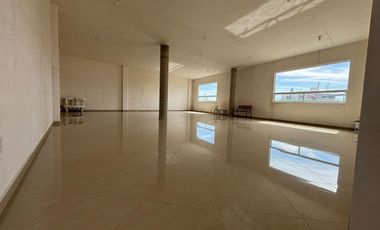 SALÓN DE FIESTAS CON 2 LOCALES COMERCIALES EN QRO. 8