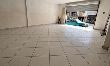 SALÓN DE FIESTAS CON 2 LOCALES COMERCIALES EN QRO. 8