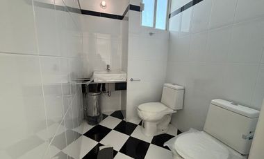 SALÓN DE FIESTAS CON 2 LOCALES COMERCIALES EN QRO. 8